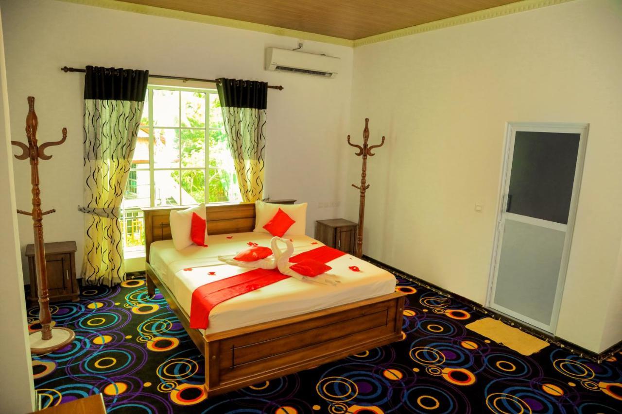 Aurora Banquet And Hotel Chilaw Eksteriør bilde