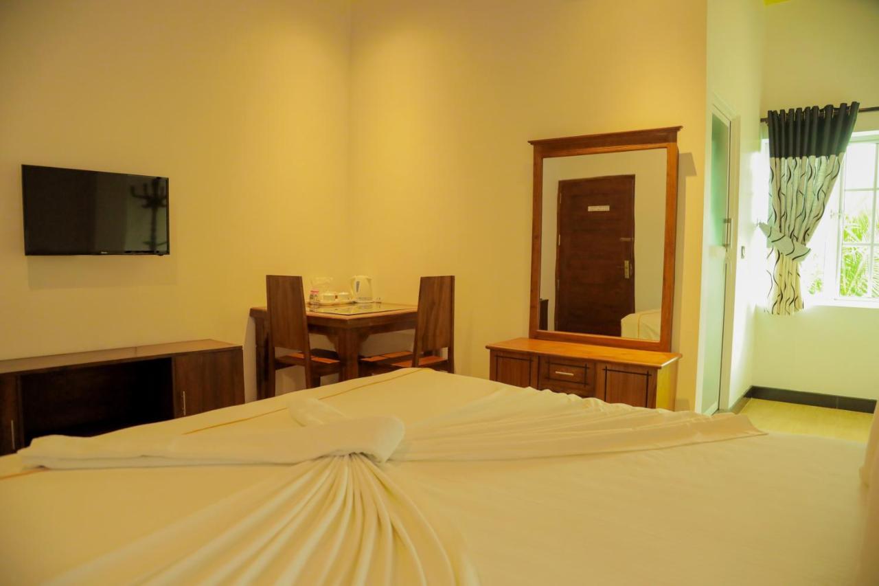 Aurora Banquet And Hotel Chilaw Eksteriør bilde