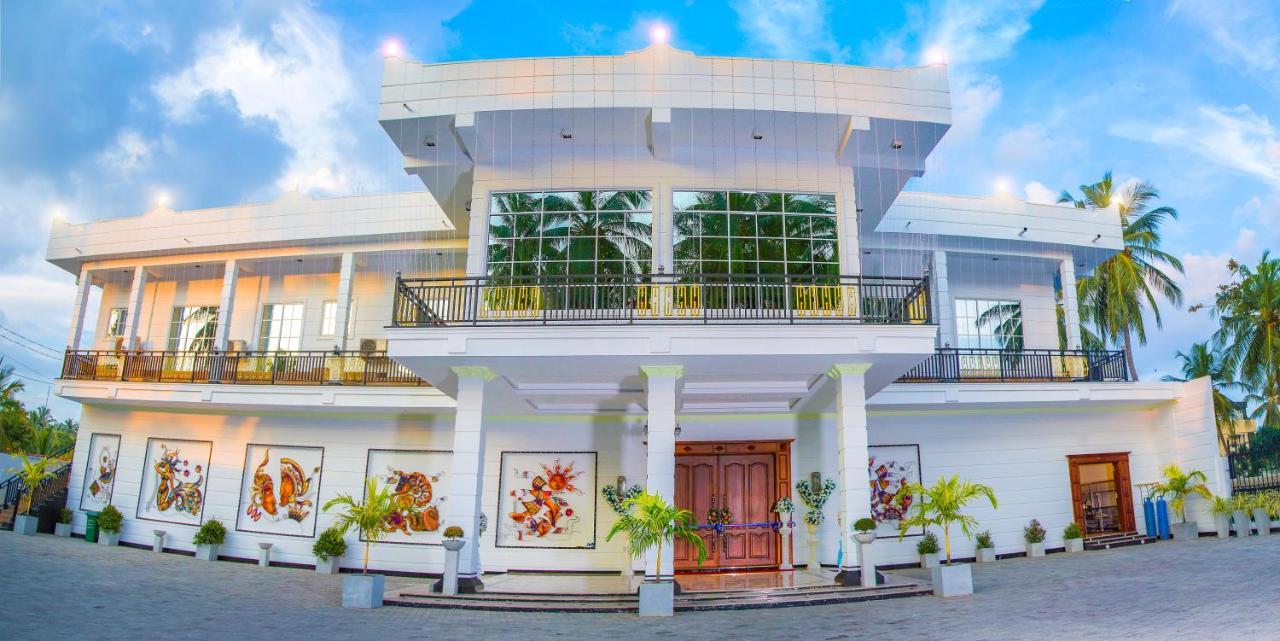 Aurora Banquet And Hotel Chilaw Eksteriør bilde
